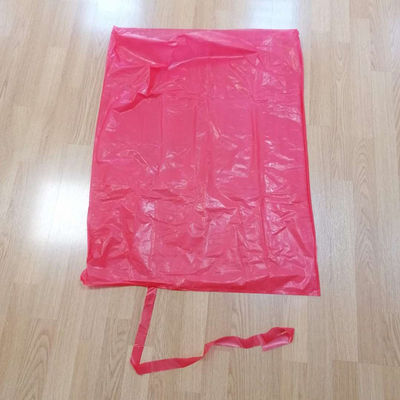 ถุงซักผ้าละลายน้ำร้อน 660 มม. x 840 มม., ถุงซักผ้าทางการแพทย์พลาสติก PVA พร้อมเน็คไทสีแดง